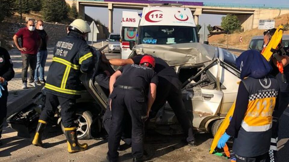 Baba ile oğlu yola çıktı! Lastik patladı! Sonrası korkunç!