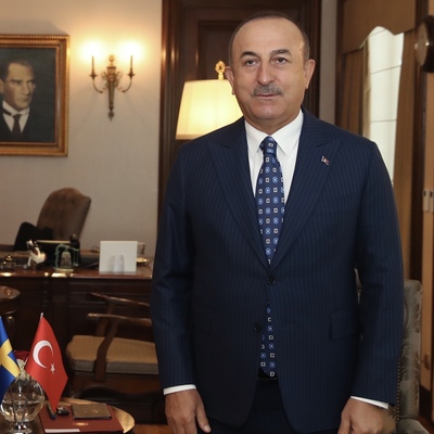 Çavuşoğlu'ndan İsveçli bakana canlı yayında çifte standart dersi!