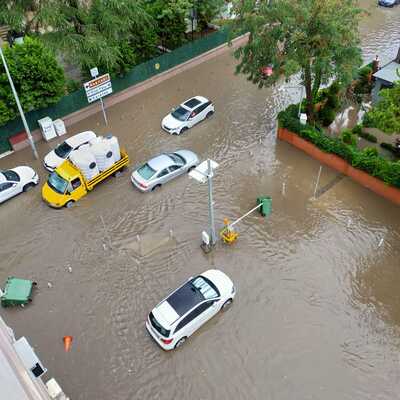Şiddetli yağış İzmir'i vurdu!