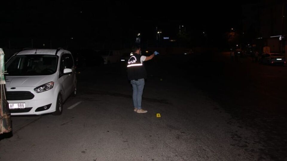 Kucağında bebekle araç kullanan sürücü yakalandı