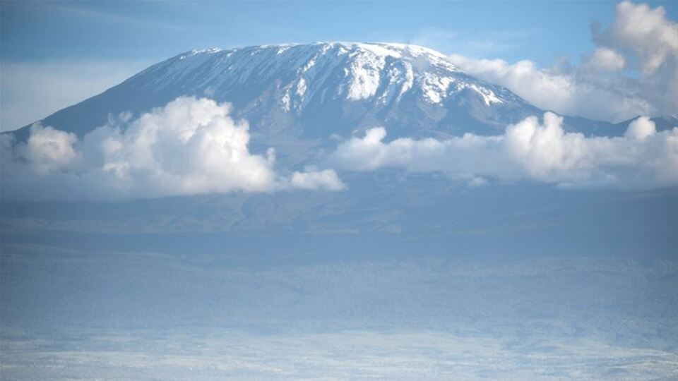 Kilimanjaro Dağı'ndaki yangın 3 gündür devam ediyor