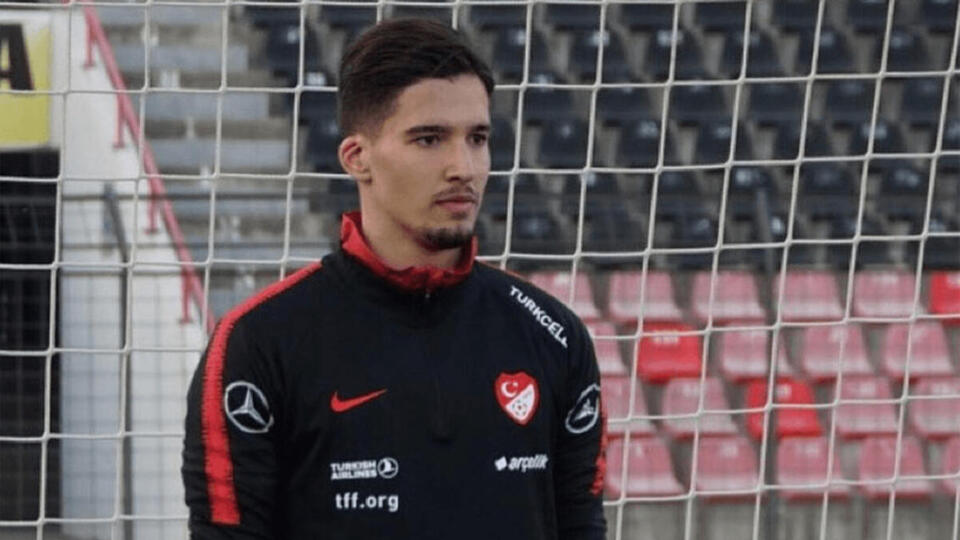 Altay Bayındır kimdir?