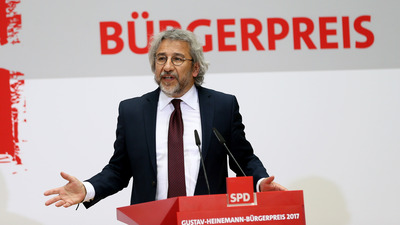 Can Dündar için 35 yıl hapis istemi