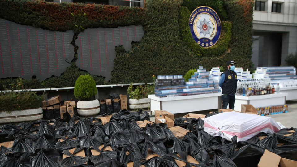 İstanbul'daki 13 operasyonda binlerce litre sahte içki ele geçirildi