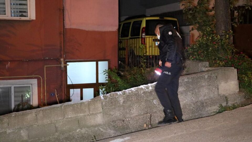 Çocuklarının yanında silahlı saldırıya uğradı