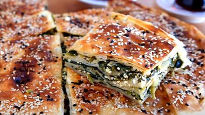 Hazır Yufkadan Ispanaklı Peynirli Börek Tarifi, Nasıl Yapılır?