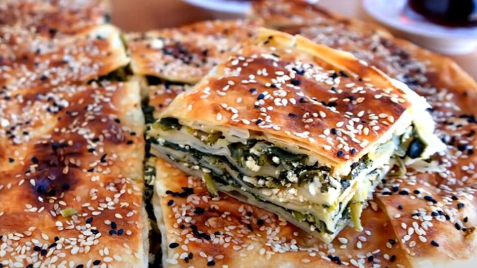 Hazır Yufkadan Ispanaklı Peynirli Börek Tarifi, Nasıl Yapılır?