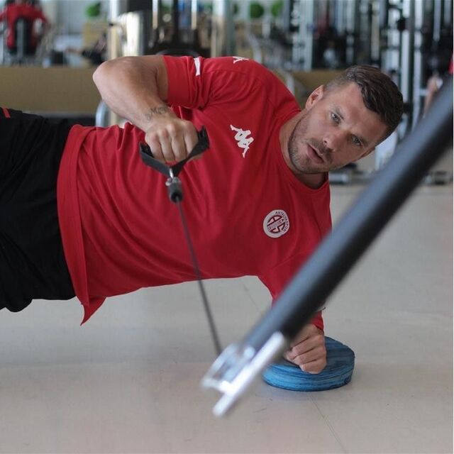 Podolski ilk 11'e dönüyor