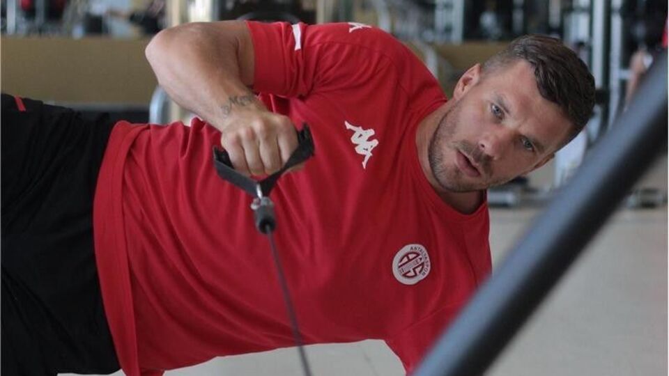 Podolski ilk 11'e dönüyor