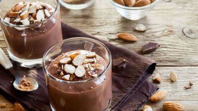 Bademli, bitter çikolatalı puding için nefis tarifler