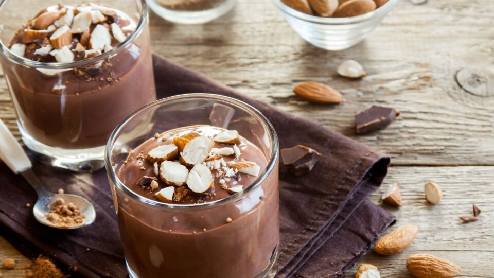 Bademli, bitter çikolatalı puding için nefis tarifler