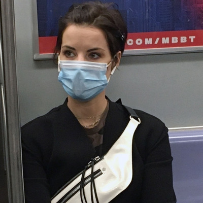 Ünlü oyuncu metroda uyuyakaldı