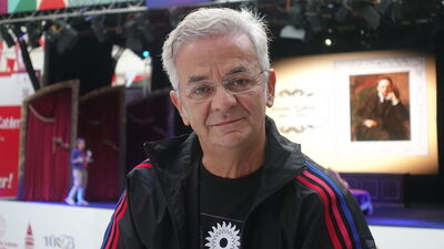 Zafer Algöz kimdir?