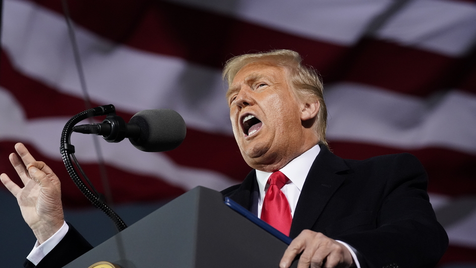 Trump'tan Facebook ve Twitter'a sert çıkış!