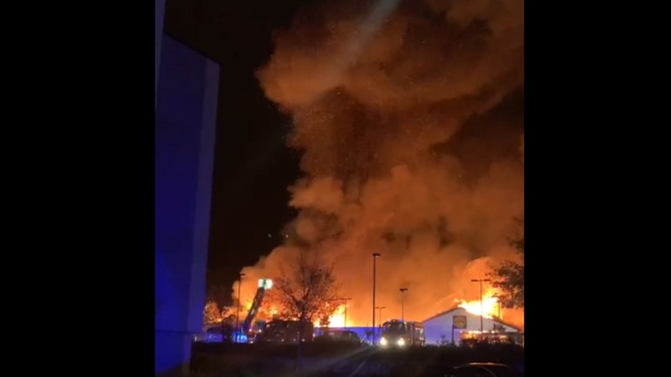 Almanya'da korkutan yangın!