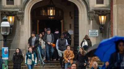 Princeton Üniversitesi erkeklere kıyasla daha az maaş alan kadın profesörlere 1 milyon dolar ödeyecek