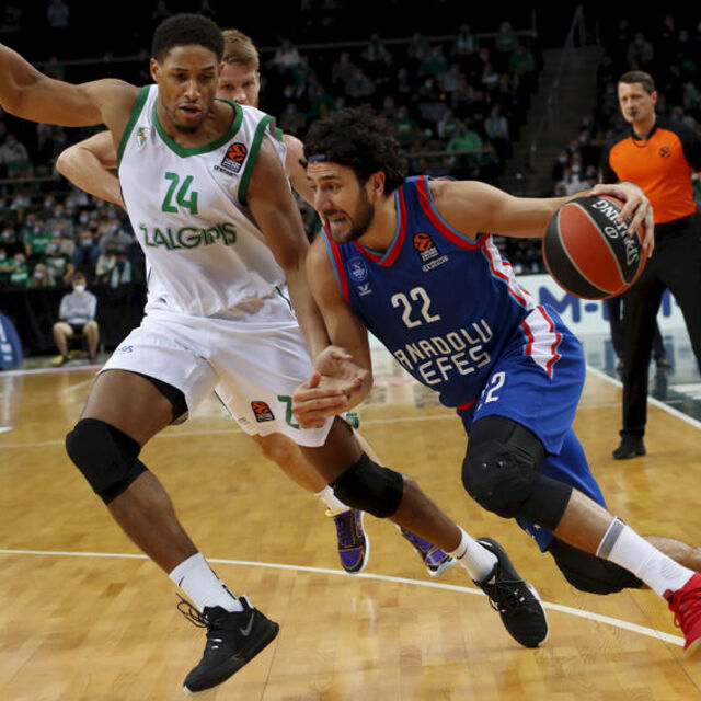 Anadolu Efes, Zalgiris'e farklı yenildi
