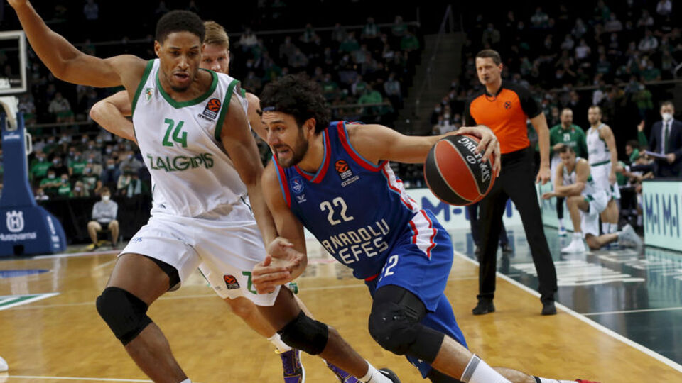 Anadolu Efes, Zalgiris'e farklı yenildi