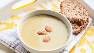 Sağlıklı ve leziz tarif badem çorbası