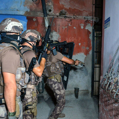 Kırmızı bültenle aranan terörist Adana'da yakalandı!