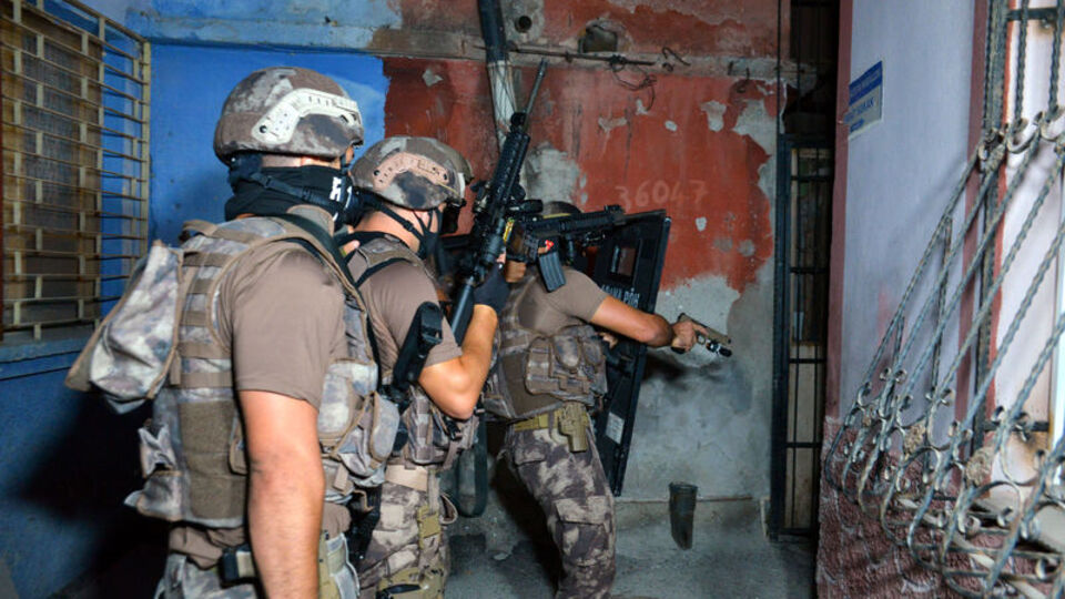 Kırmızı bültenle aranan terörist Adana'da yakalandı!