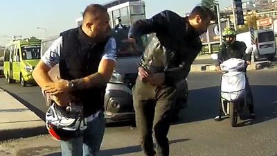 Maganda terörü! Tokat atıp, herkesi tehdit etti