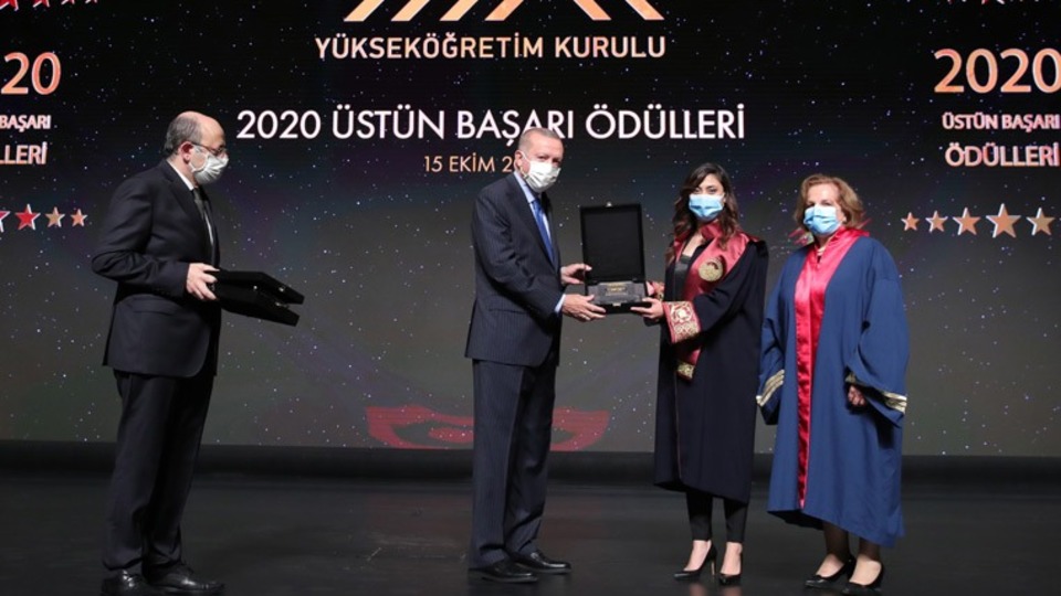 Sağlık Bilimleri Üniversitesi'ne YÖK Üstün Başarı Ödülü!
