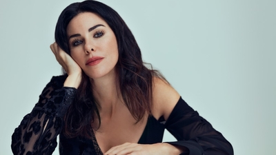 Defne Samyeli kimdir?