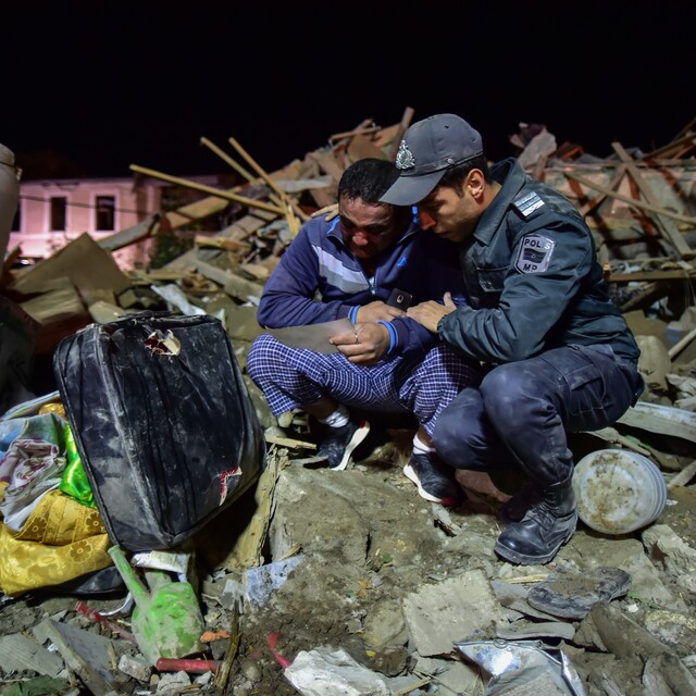 Ermenistan'ın saldırısı sonrası Gence'den kahreden fotoğraflar