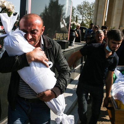 Gence'de gözyaşı dinmiyor! Cenazeler toprağa veriliyor