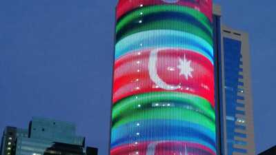 O binada artık Azerbaycan bayrağı dalgalanıyor