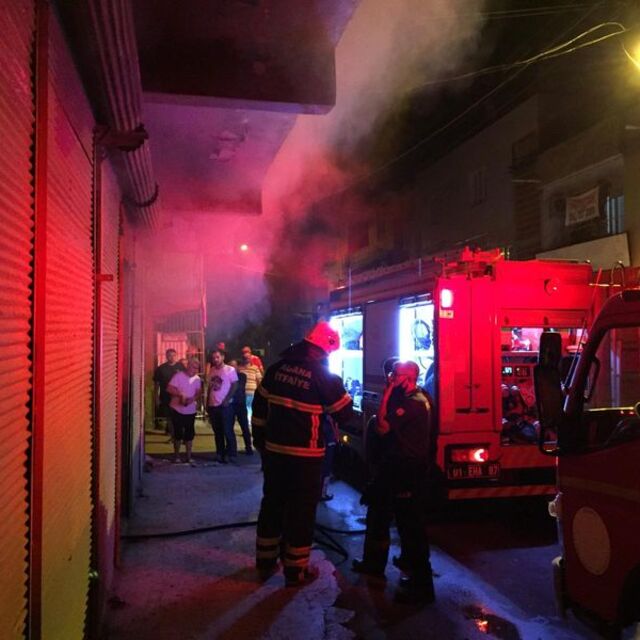 Adana'da mobilya atölyesinde yangın