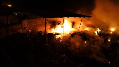 Geri dönüşüm deposunda yangın