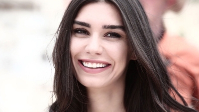 Burcu Kıratlı kimdir?