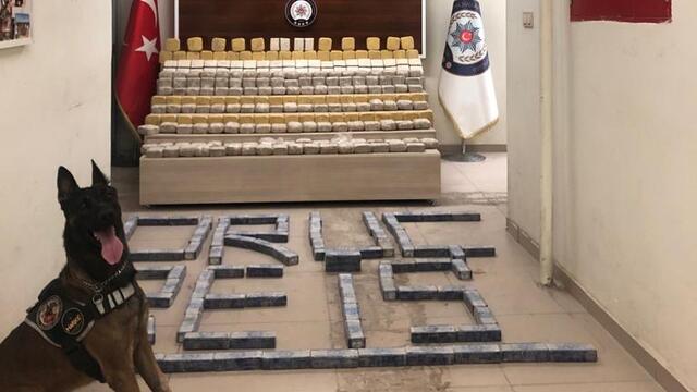 Van polisinden 'Oruç Reis' desteği!