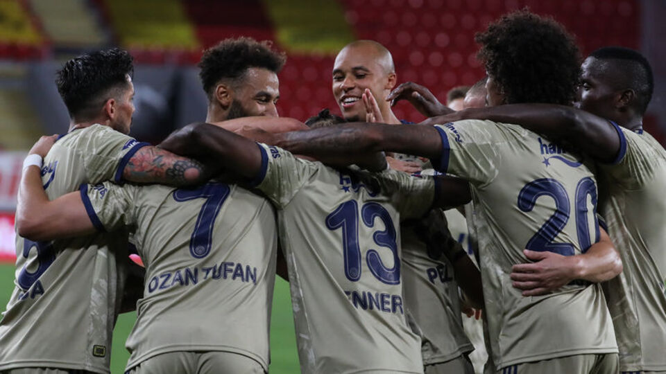 Fenerbahçe, ilk kez 3 gol atarak kazandı