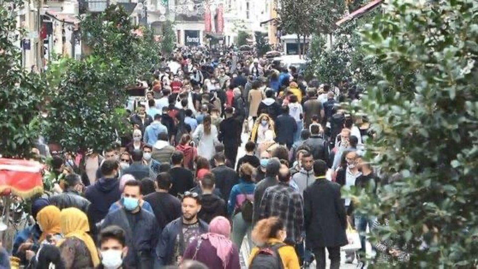 Bakan Koca: Bu kalabalığa sağlam giren hasta çıkar
