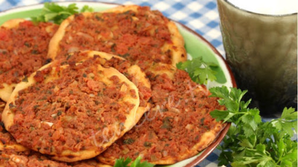 Nefis lezzet lahmacun içinin püf noktaları