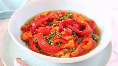 Kırmızı biber salatası için pratik tarif