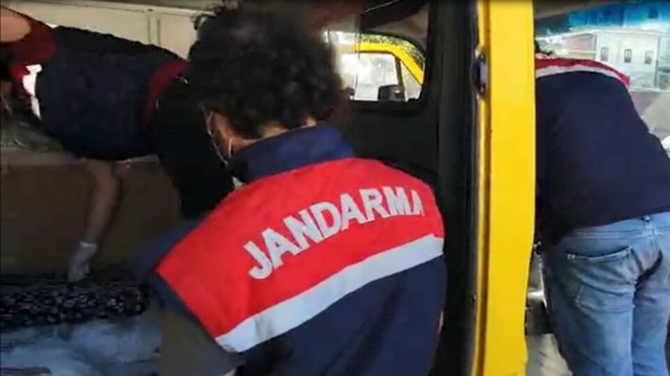 Kalaşnikoflu uyuşturucu çetesi çökertildi