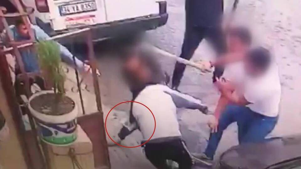 Baltalı dehşetin kan donduran görüntüsü!