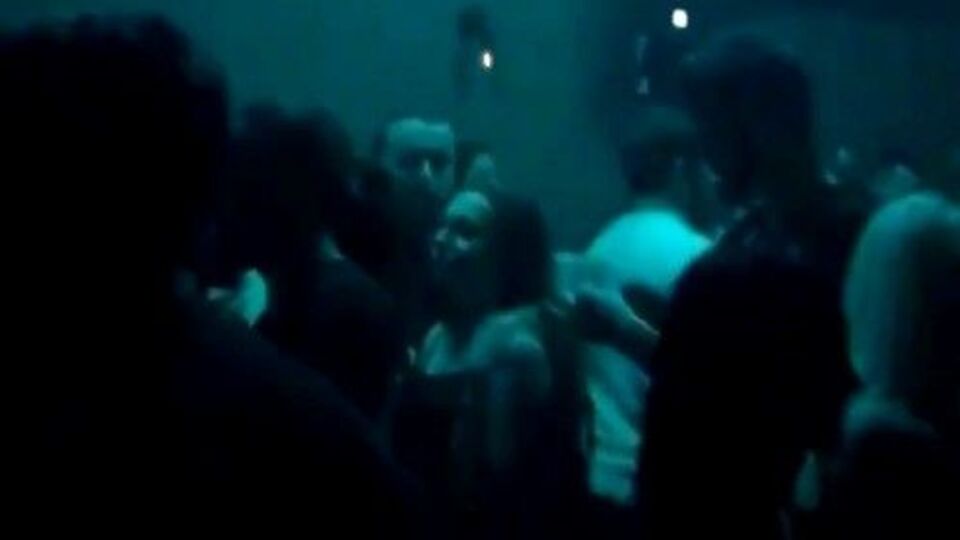 Gençlerin korona ile dansı!