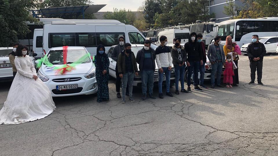 İnsan tacirlerinden 'düğün konvoylu' kamuflaj!