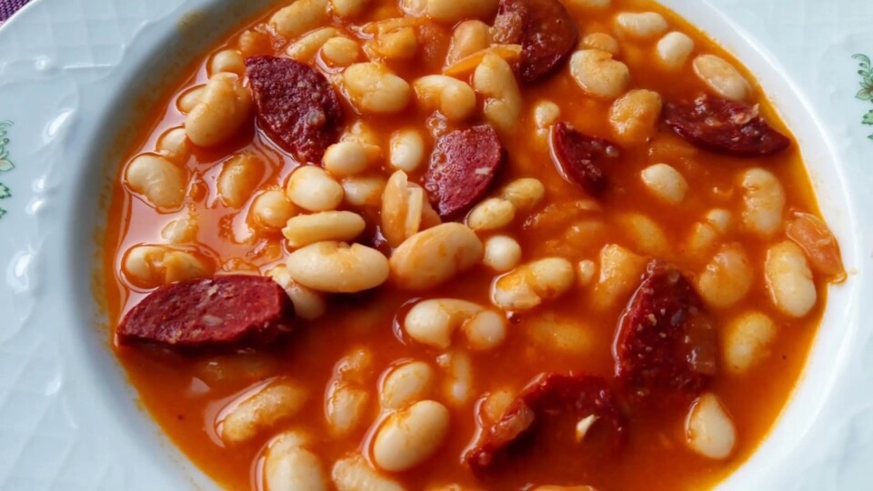 Sucuklu Kuru Fasulye nasıl yapılır?