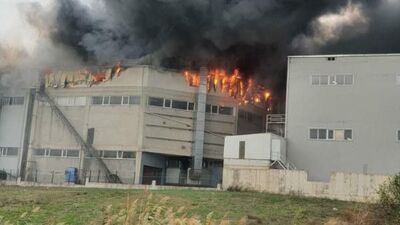 Silivri'de korkutan fabrika yangını