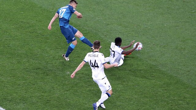 Club Brugge, Zenit'i uzatmada devirdi
