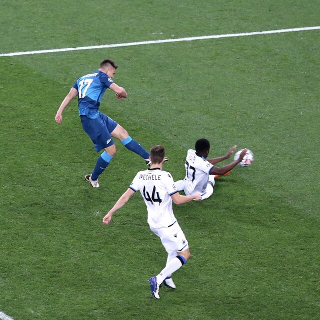 Club Brugge, Zenit'i uzatmada devirdi