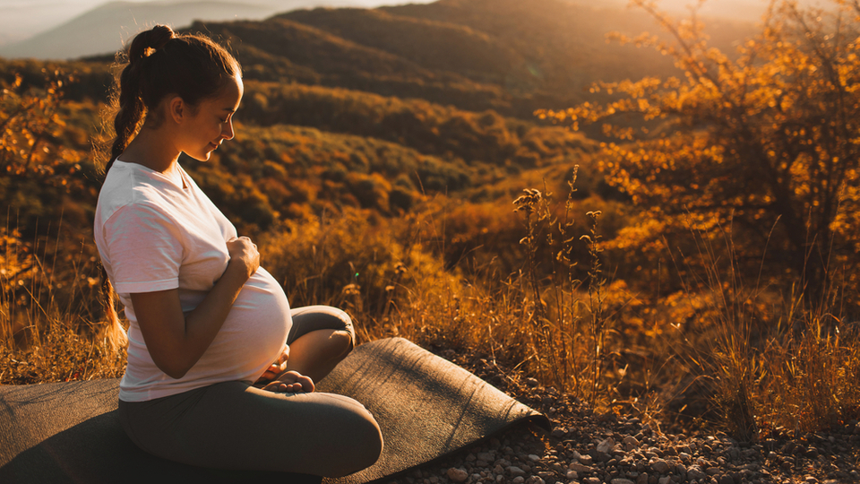 Hamilelere iyi gelecek 7 duruş şekli