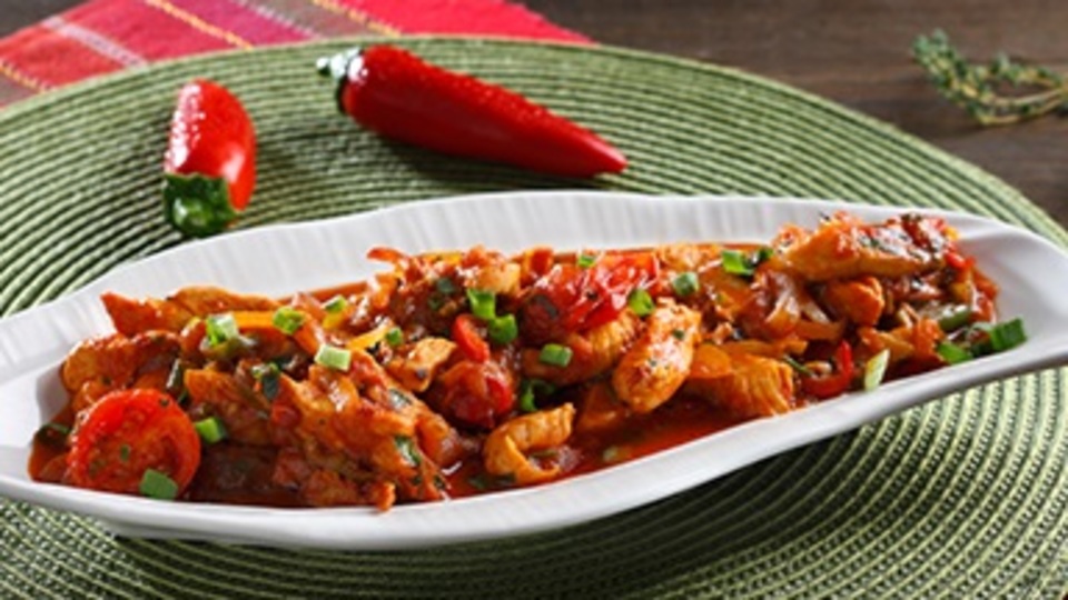 Muhteşem lezzet acılı tavuk kavurma için pratik tarifler