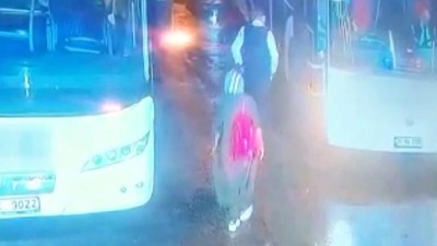 Korkunç olay! Yeni doğan bebeğini çöpe attı!